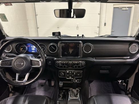 Used 2020 Jeep Gladiator Overland image 17