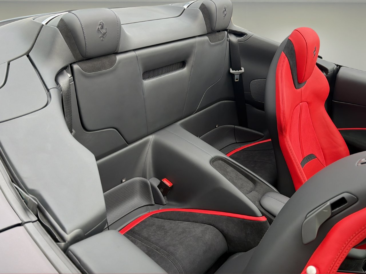 Used 2025 Ferrari Roma Spider RWD image 17