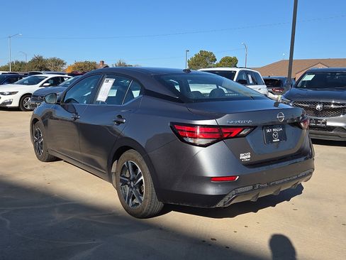 Used 2024 Nissan Sentra SV image 4