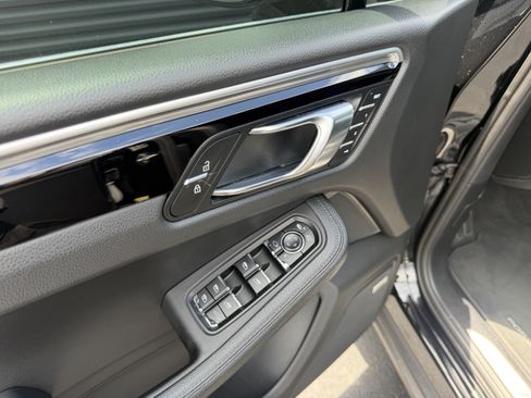Used 2020 Porsche Macan S AWD/4WD image 23