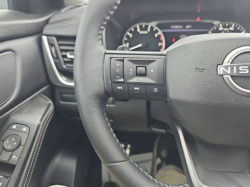 Used 2025 Nissan Rogue SV w/ SV Premium Package FWD image 22