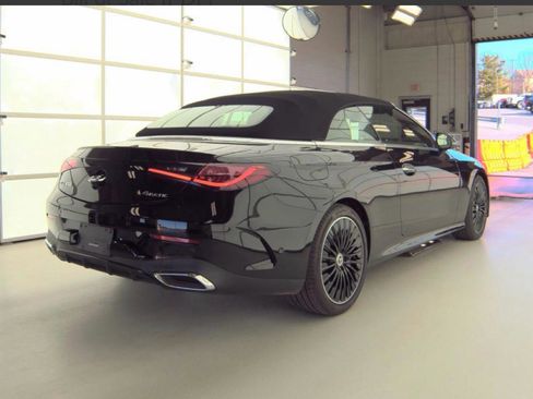 Used 2024 Mercedes-Benz CLE 450 4MATIC Cabriolet image 2