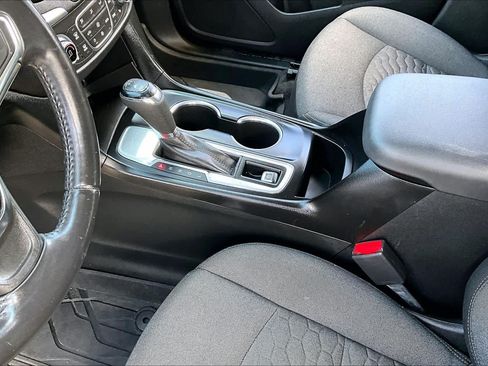 Used 2020 Chevrolet Equinox LT FWD image 16