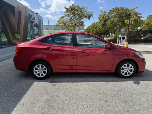 Used 2012 Hyundai Accent GLS image 6