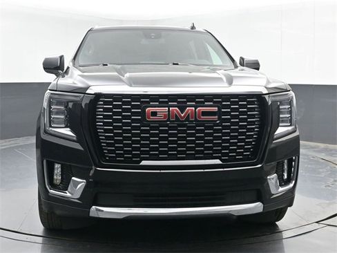 Used 2023 GMC Yukon XL SLT w/ Max Trailering Package image 3
