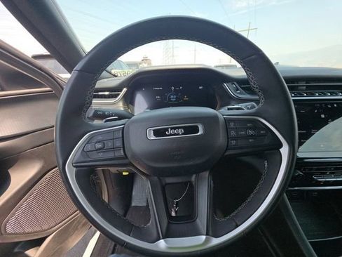 Used 2024 Jeep Grand Cherokee Altitude AWD/4WD image 7