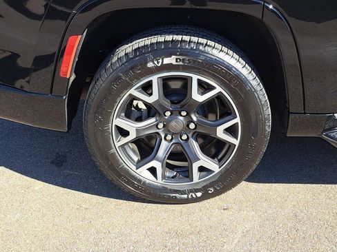 Used 2024 Jeep Wagoneer Series III image 5