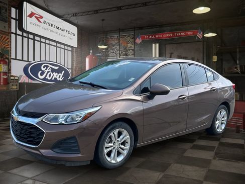 Used 2019 Chevrolet Cruze LS w/ LS Convenience Package FWD image 1