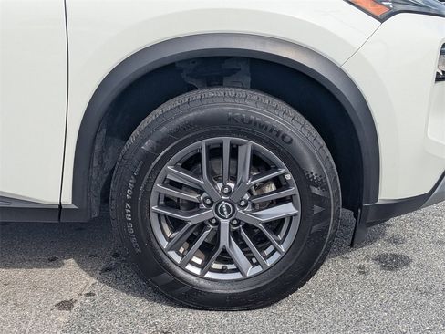 Used 2023 Nissan Rogue S image 11