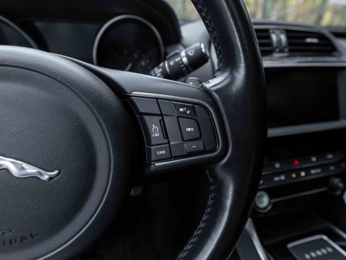 Used 2019 Jaguar XE Premium image 64