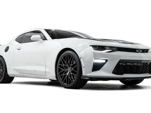 Used 2018 Chevrolet Camaro SS image 6