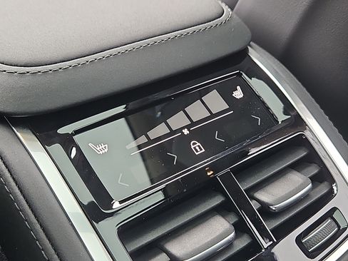 New 2026 Volvo XC90 B6 Plus w/ Protection Package Premier image 11