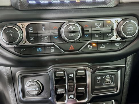 Used 2023 Jeep Wrangler Unlimited Sahara AWD/4WD image 24
