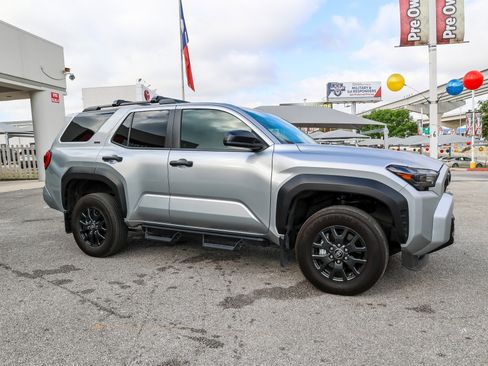 Used 2025 Toyota 4Runner SR5 image 6