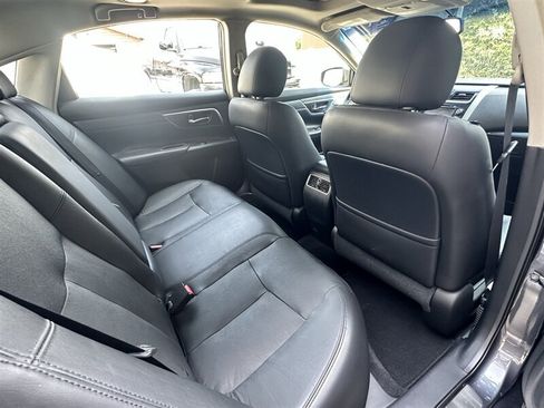 Used 2013 Nissan Altima 2.5 SL w/ Technology Pkg FWD image 10