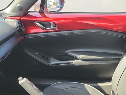 Used 2025 MAZDA MX-5 Miata RF Club RWD image 9