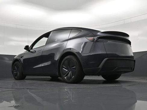 Used 2026 Tesla Model Y 2WD image 25