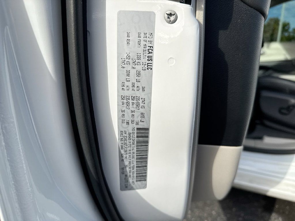 Used 2020 Chrysler Pacifica Touring-L FWD image 28