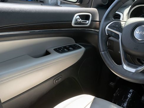 Used 2018 Jeep Grand Cherokee Limited AWD/4WD image 18