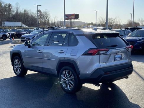 Used 2021 Toyota RAV4 XLE Premium image 27