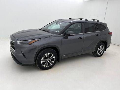 Used 2023 Toyota Highlander XLE image 5