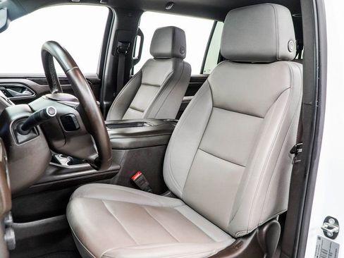 Used 2024 Chevrolet Suburban LT RWD image 38