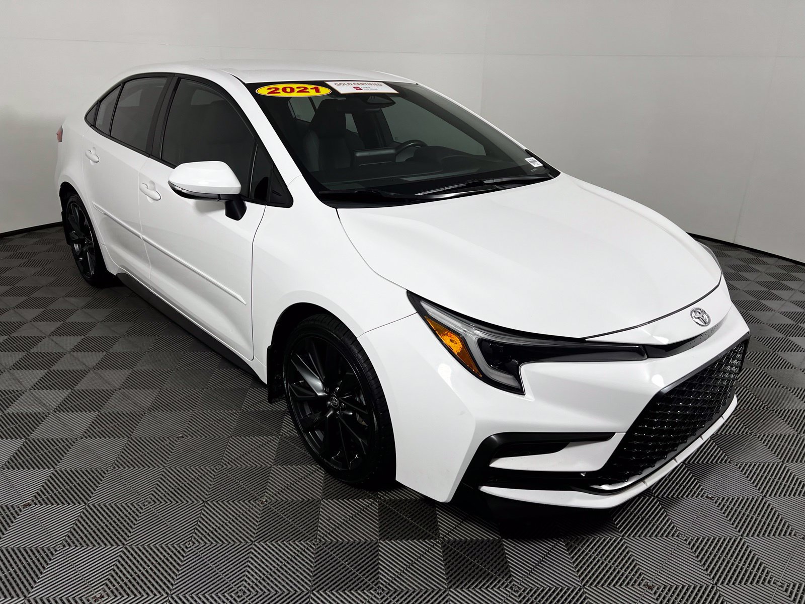 Certified 2024 Toyota Corolla SE FWD image 3