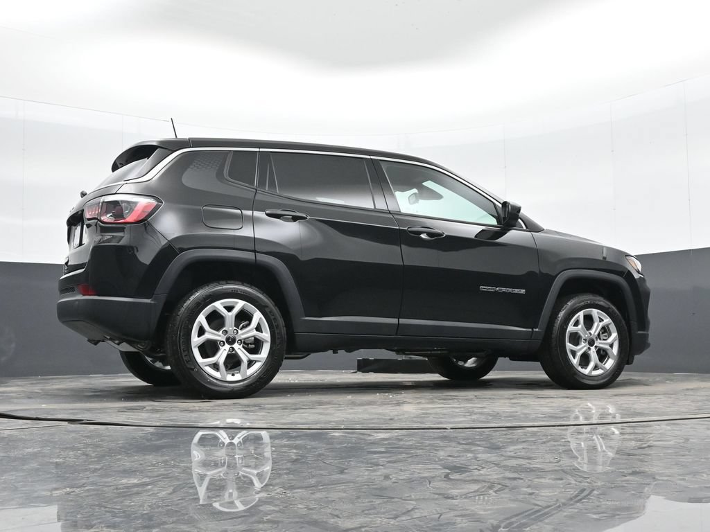 Used 2025 Jeep Compass Sport w/ Mopar Graphics Package AWD/4WD image 34