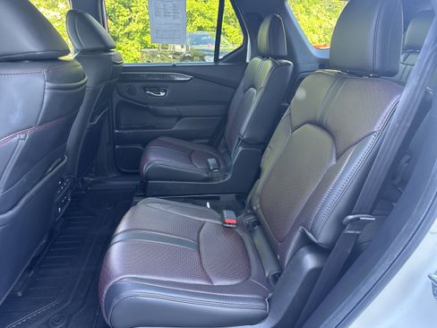 Used 2025 Honda Pilot Black Edition image 10