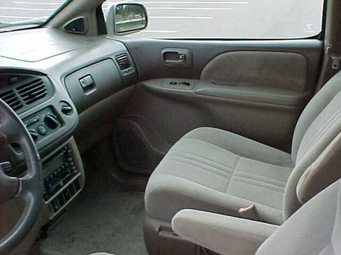 Used 2002 Toyota Sienna LE w/ Symphony Pkg image 13