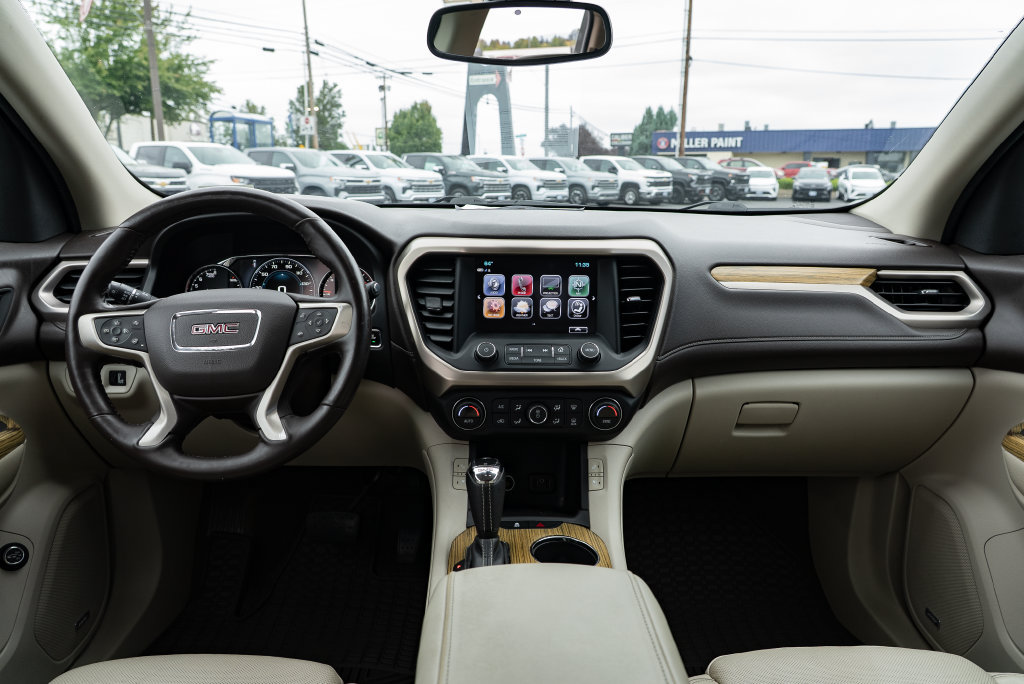 Used 2017 GMC Acadia Denali w/ Technology Package AWD/4WD image 10
