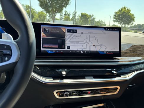 Certified 2025 BMW X7 xDrive40i w/ M Sport Package AWD/4WD image 18