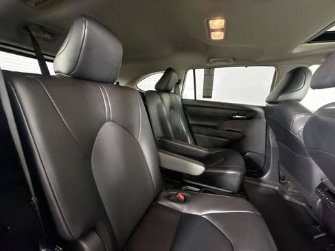 Used 2025 Toyota Highlander XLE AWD/4WD image 41