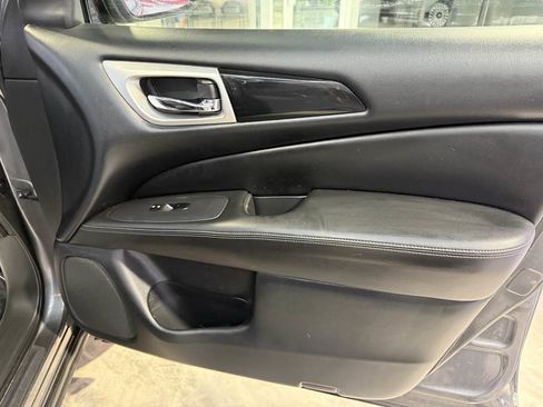 Used 2020 Nissan Pathfinder S image 39