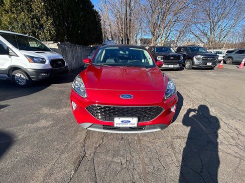 Used 2020 Ford Escape Titanium image 2