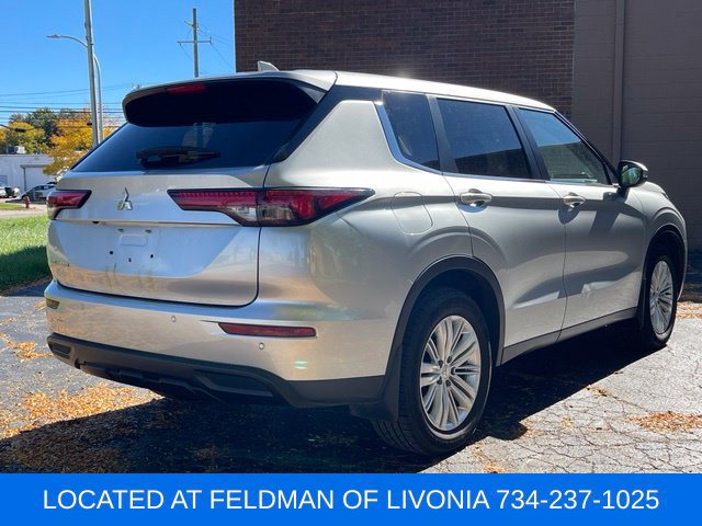 Used 2024 Mitsubishi Outlander ES AWD/4WD image 5