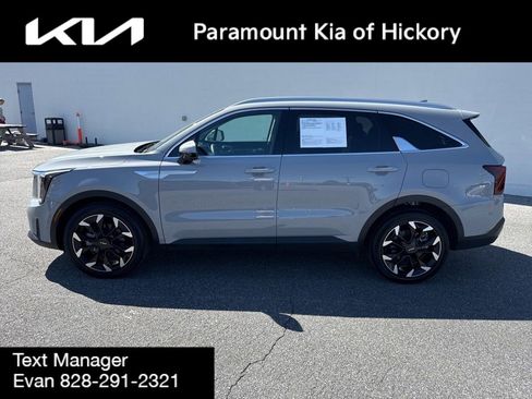 Used 2025 Kia Sorento SX FWD image 4