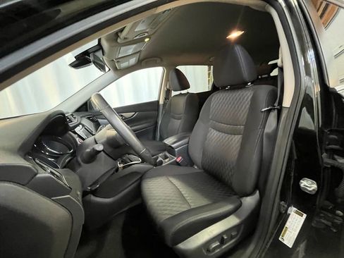 Used 2020 Nissan Rogue SV image 10