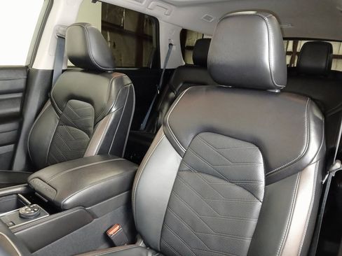 Used 2024 Nissan Pathfinder Platinum w/ Cargo Package image 12