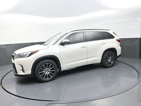 Used 2018 Toyota Highlander SE AWD/4WD image 38