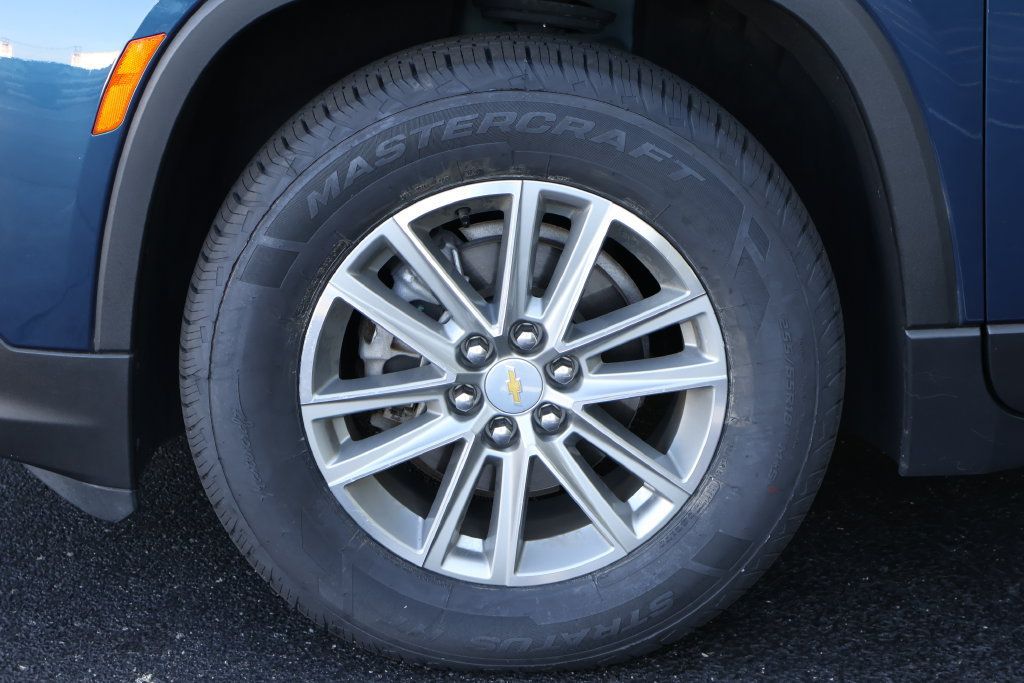 Certified 2023 Chevrolet Traverse LT FWD image 13