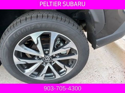 Used 2022 Toyota Corolla Cross XLE image 4