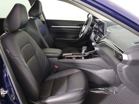 Used 2024 Nissan Altima 2.5 SR w/ SR Premium Package FWD image 17