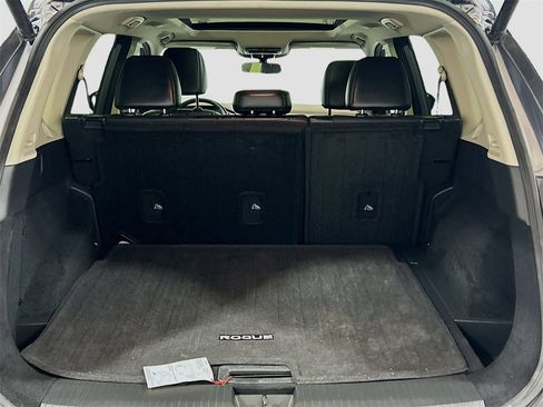 Used 2023 Nissan Rogue SV w/ SV Premium B Package image 24