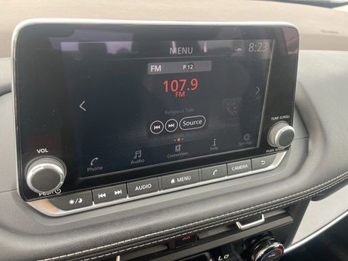 Used 2023 Nissan Rogue SV image 27