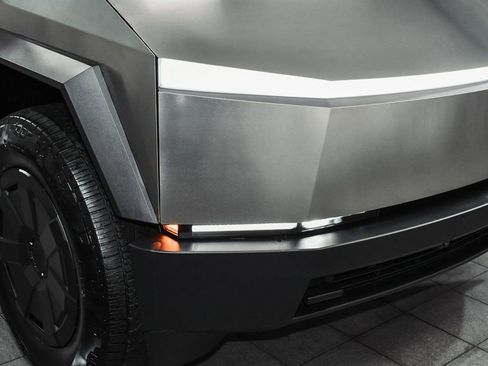 Used 2025 Tesla Cybertruck AWD Crew Cab image 76