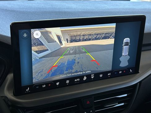 Used 2023 Ford Escape SE image 17