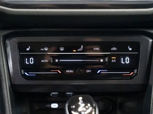 Used 2024 Volkswagen Tiguan SE image 12