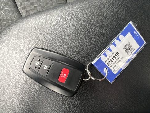 Used 2022 Toyota RAV4 XLE w/ Carpet Mat Package (TMS) image 23