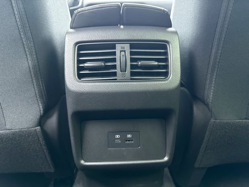 Used 2023 Nissan Rogue SV AWD/4WD image 18